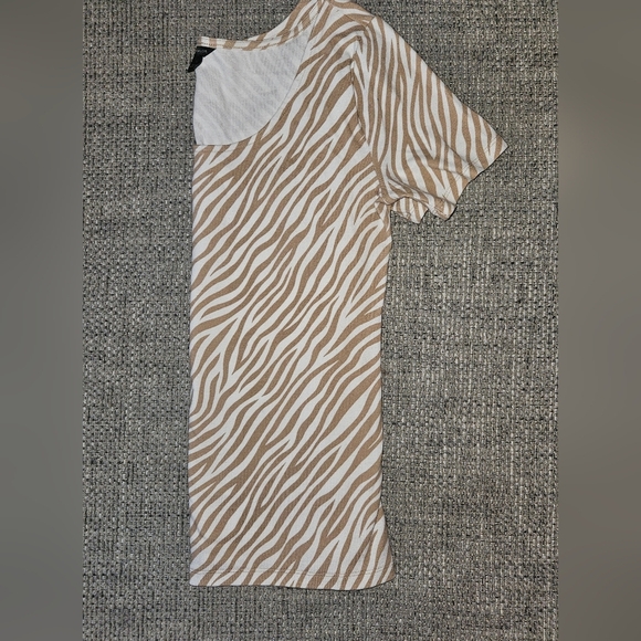 Zebra Stripe Scoop Neck Top Size S NWOT - Picture 3 of 4